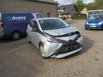 škoda osobní automobily Toyota Aygo 1.0 VVT-i X-fun Airco NAP 2018/3