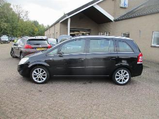Opel Zafira 1.8 Essentis 6P PANO picture 4