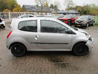 Renault Twingo 1.2-16v Authentique LPG picture 8