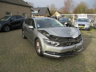 Voiture accidenté Volkswagen Passat 1.4 TSI ACT Bns Ed REST BPM 370 EURO !!!! 2016/1