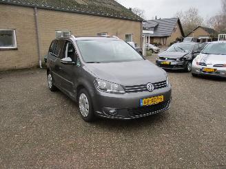 damaged passenger cars Volkswagen Touran 1.2 TSI HighL BleuM REST BPM 400 EURO !!!! 2012/5