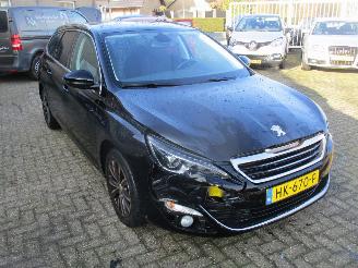 Voiture accidenté Peugeot 308 SW 1.2 PureTech Allure REST BPM 400 EURO !!!! 2015/11