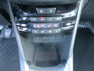 Peugeot 208 1.2 VTi Envy 5drs picture 19