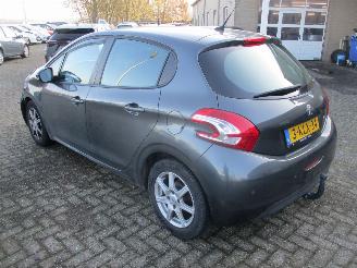 Peugeot 208 1.2 VTi Envy 5drs picture 5