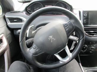 Peugeot 2008 1.2 PureTech Automaat NAP picture 19