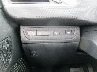 Peugeot 2008 1.2 PT BL Executive picture 20