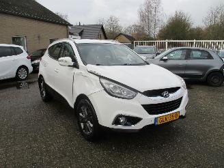 damaged passenger cars Hyundai Tucson IX35 LM 1.6 GDi i-Drive 2014/3
