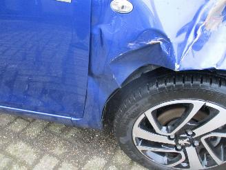 Peugeot 108 1.0 E -VTI BLUE L. EX picture 10