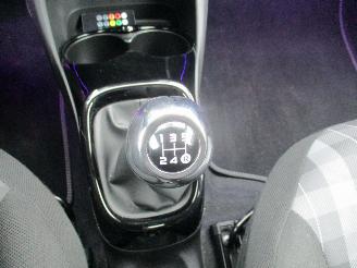 Peugeot 108 1.0 E -VTI BLUE L. EX picture 24