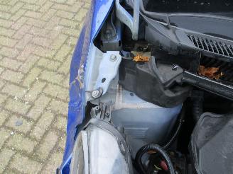 Peugeot 108 1.0 E -VTI BLUE L. EX picture 14