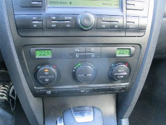 Skoda Octavia 1.6 FSI Elegance picture 19