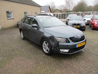 krockskadad bil auto Skoda Octavia 1.2 TSI Grt Amb Bns REST BPM €400!!! 2014/12