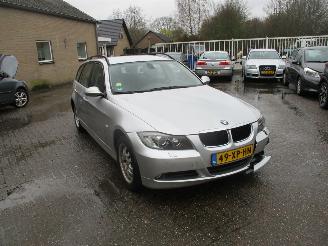 krockskadad bil auto BMW 3-serie 320i High Executive 2007/8