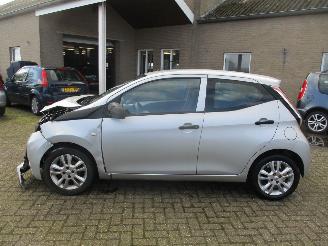 Toyota Aygo 1.0 VVT-i x-fun REST BPM €300,-!!! picture 4