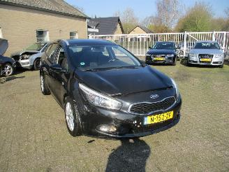 Vaurioauto  passenger cars Kia Cee d cee\'d Sportswagon 2014/5