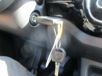 Volkswagen Up! 1.0 high up! BlueM. REST BPM €250,-!!! picture 17