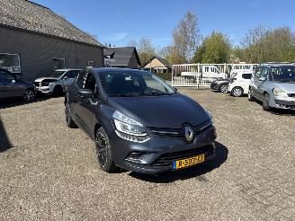 Coche accidentado Renault Clio 0.9 TCe Limited REST BPM €200,-!!! 2019/1