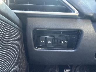 Jaguar XE 2.0t Prestige REST BPM €5000,-!!! picture 31