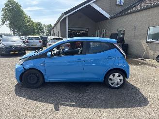 Toyota Aygo 1.0 VVT-i x-Play REST BPM €250,-!!! picture 4