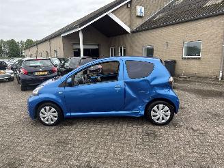 Toyota Aygo DYNAMIC BLUE picture 4
