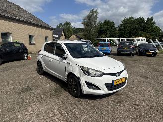 Vaurioauto  passenger cars Hyundai I-20 1.2 HP i-Motion 2014/11
