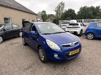 Vaurioauto  passenger cars Hyundai I-20 1.2i Dynamic 2010/3