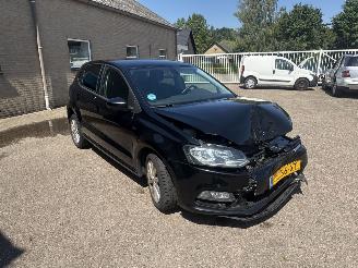 damaged passenger cars Volkswagen Polo 1.2 TSI Highline REST BPM €300,-!!! 2015/4