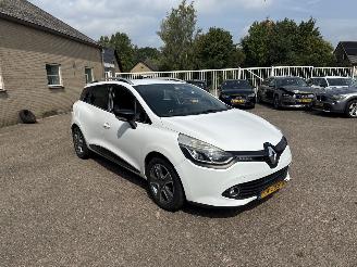 Damaged car Renault Clio 0.9 TCe Night&Day REST BPM €350,-!!! 2015/12