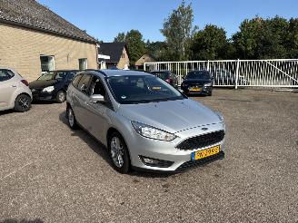 Vaurioauto  passenger cars Ford Focus 1.0 Lease Edition REST BPM €600,-!!! 2017/8