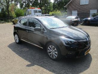Damaged car Renault Clio 1.0 TCe 90 Techno REST BPM €400,-!!! 2022/9