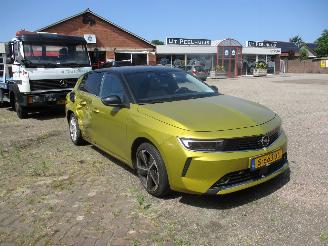 Vaurioauto  passenger cars Opel Astra 1.6 Hybrid Business Elegance REST BPM €250,-!!! 2023/2