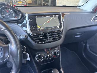 Peugeot 2008 1.2 PureTech Blue Lion AUTOMAAT REST BPM €600,-!!! picture 18