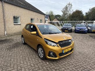 krockskadad bil auto Peugeot 108 1.0 e-VTi Active AUTOMAAT REST BPM €300,-!!! 2017/5