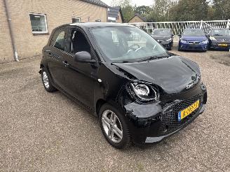 krockskadad bil auto Smart Forfour EQ Comfort 2020/2