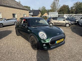 škoda osobní automobily Mini Cooper 1.5 Cooper Business REST BPM €300,-!!! 2015/3