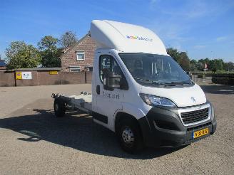 krockskadad bil auto Peugeot Boxer 335 2.2 HDI L4 Prem. 2022/9