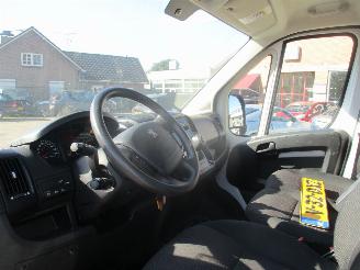 Peugeot Boxer 335 2.2 HDI L4 Prem. picture 11