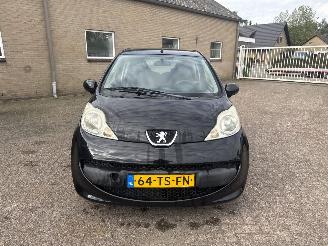 Peugeot 107 1.0-12V XS picture 3