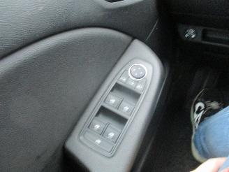 Renault Clio 1.0 TCe Bi-Fuel Intens picture 31