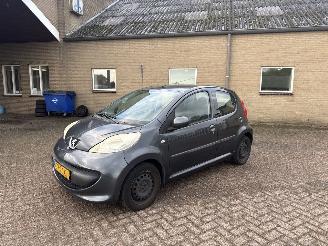Peugeot 107 1.0-12V XS picture 3