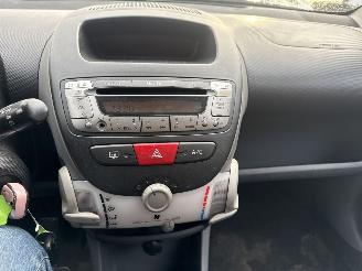 Peugeot 107 1.0-12V XS picture 16