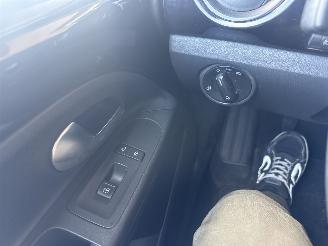 Volkswagen Up! 1.0 move up! Bluemotion picture 16