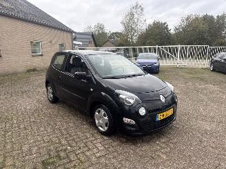 Schadeauto Renault Twingo 1.2 16V Collection 2013/4