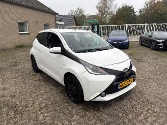 Voiture accidenté Toyota Aygo 1.0 VVT-i x-play 2015/5