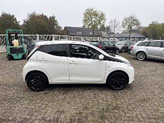 Toyota Aygo 1.0 VVT-i x-play picture 8
