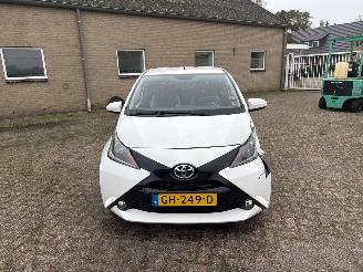 Toyota Aygo 1.0 VVT-i x-play picture 2