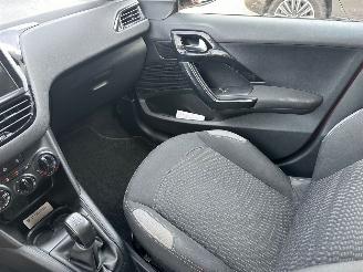 Peugeot 208 1.2 PureTech Blue Lease Premium picture 12