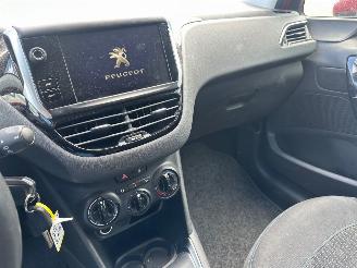 Peugeot 208 1.2 PureTech Signature picture 12
