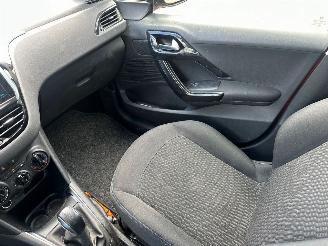 Peugeot 208 1.2 PureTech Signature picture 13
