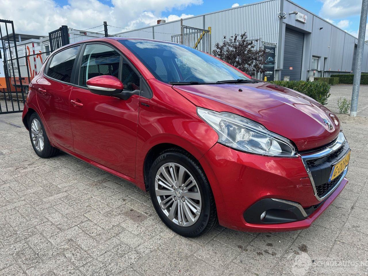 Peugeot 208 1.2 PureTech Signature